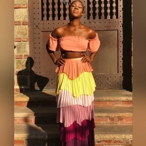 L'ATISTE SET New, Never Worn!